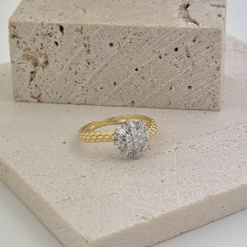 خاتم ذهب تصميم الماس من تشكيلة أكسترا - عيار18