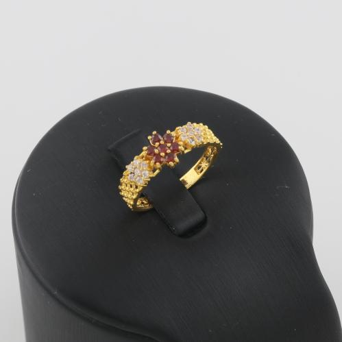 خاتم ذهب زهرة حمراء واثنتين بيضاء - عيار 21