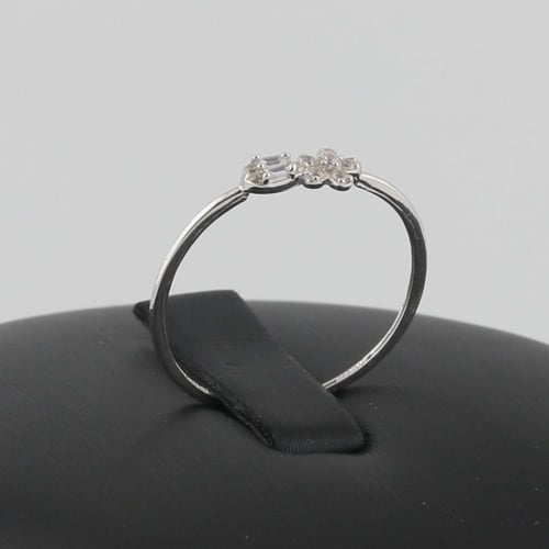 طقم ذهب ابيض زهرة تصميم الماس - عيار 18