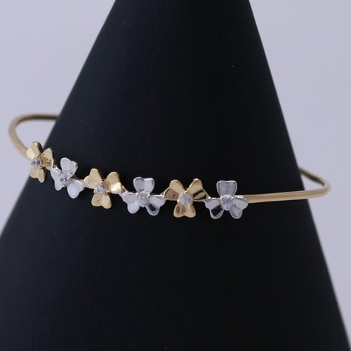 اسوارة ذهب اطفال ازهار بلونين الابيض و الاصفر - عي...