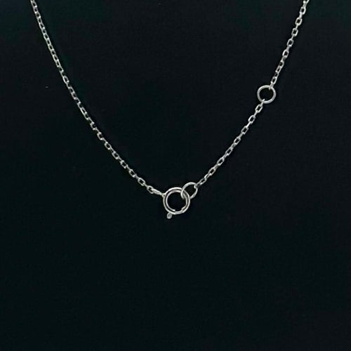 عقد ذهب ابيض تصميم الماس من تشكيلة أكسترا عيار 18