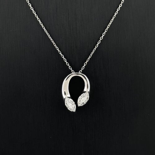 عقد ذهب ابيض تصميم الماس من تشكيلة أكسترا عيار 18