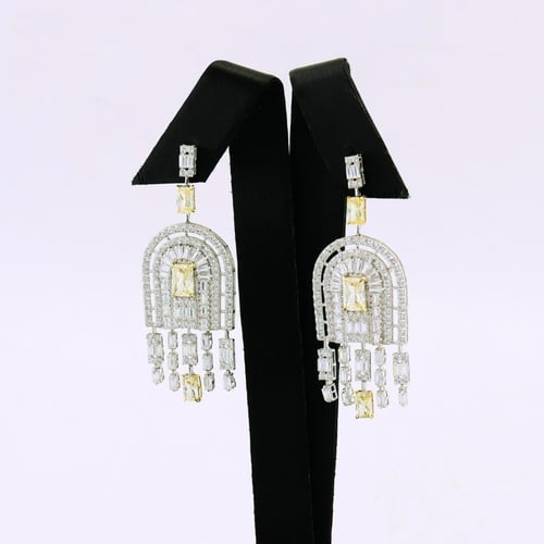 طقم ذهب ابيض تصميم الماس Queen - عيار 18