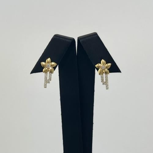 حلق ذهب زهرة ثلاثي الابعاد - عيار 18