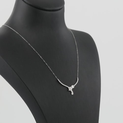 طقم ذهب ابيض زهرة تصميم الماس - عيار 18