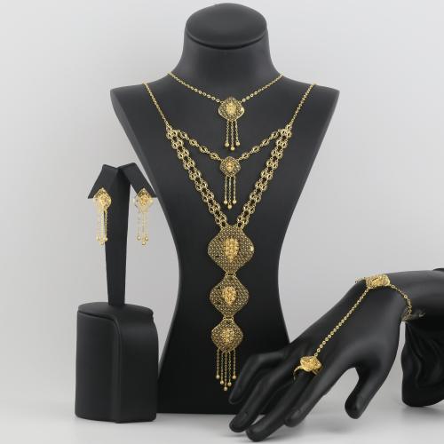 طقم ذهب مع كف ثلاث ادوار بتصميم انيق - عيار 21