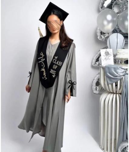 عبايه رصاصي غامق فيكونه اسود