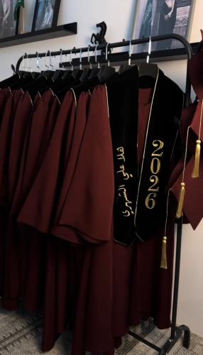 عبايه برغندي وشاح مخمل اسود