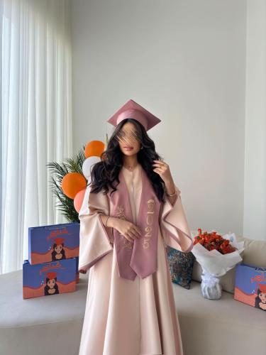 عبايه تخرج غبار الورد فتحه وحواف