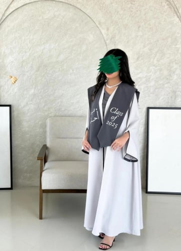 عبايات تخرج طقم كامل رصاصي ر