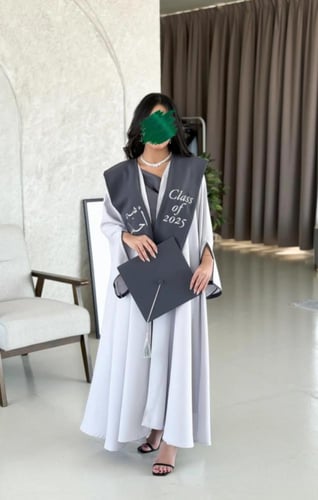 عبايات تخرج طقم كامل رصاصي ر