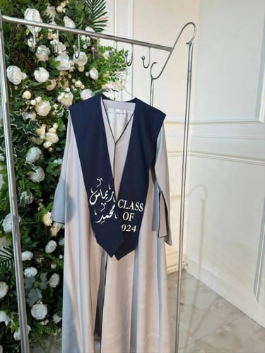 عبايه رصاصي فتحه وزينه كحلي