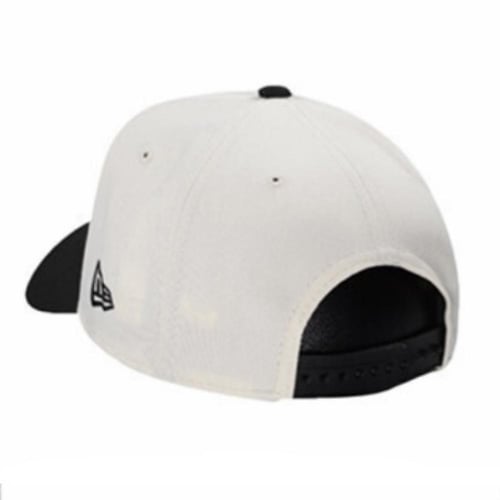 كاب نيو ايرا قماش أبيض - أسود بتطريز أسود