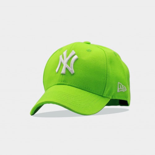 كاب نيو ايرا قماش اخضر بتطريز ابيض بشعار بيسبول