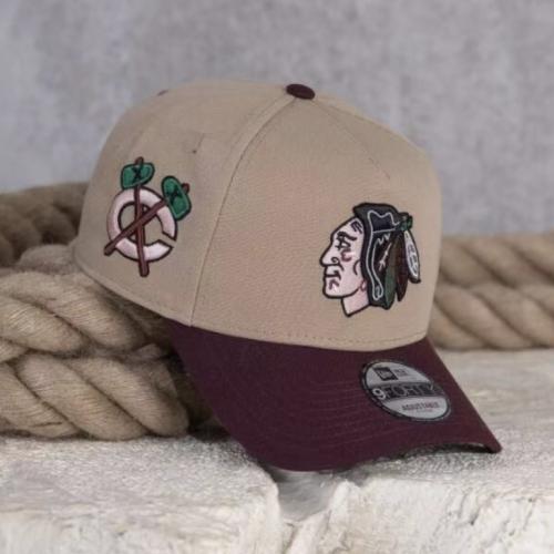 كاب نيو ايرا قماش بيج - عنابي