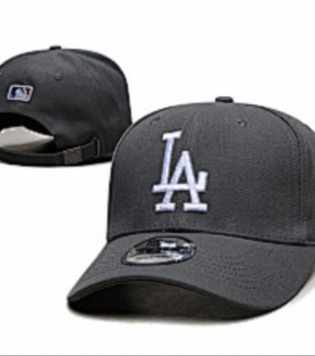 كاب نيو ايرا قماش رصاصي بتطريز أبيض