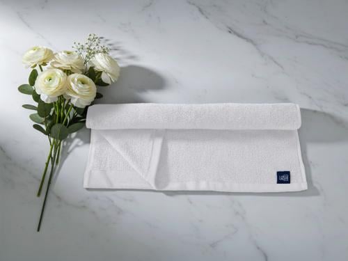 منشفة فيكا الصغيرة من خامة القطن - أبيض