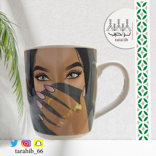 كوب قهوة رسم فتاة ترتدي برقع