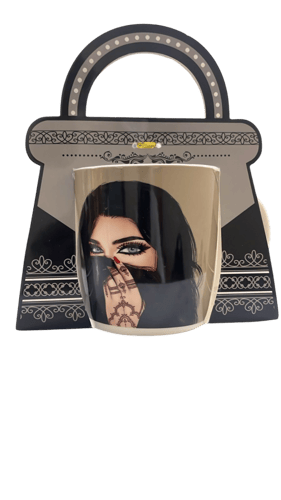 كوب قهوة رسم فتاة ترتدي برقع