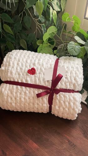 بطانية قلوب ابيض