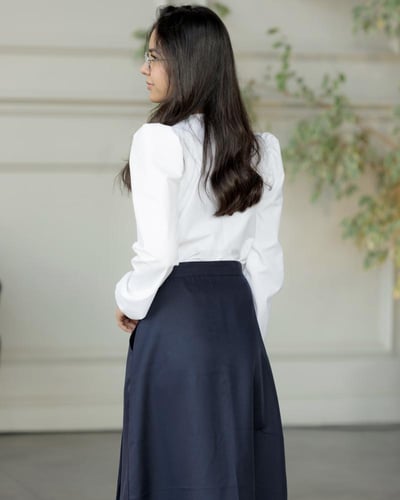 تنورة وقميص