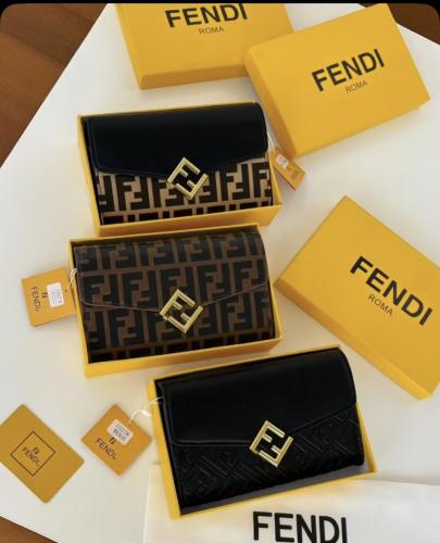 شنطة FENDI