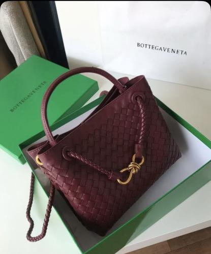 شنطة BOTTEGAVENETA