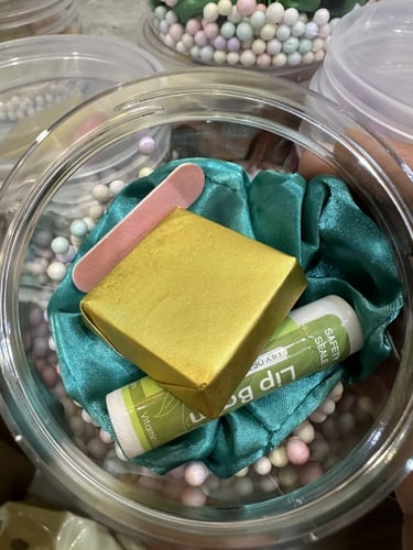 توزيعات للصبايا