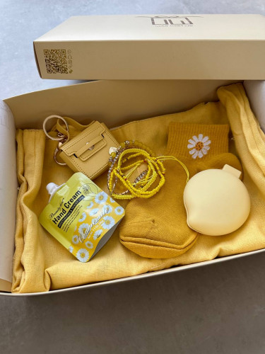 هدية نسائية لمحبي اللون الاصفر