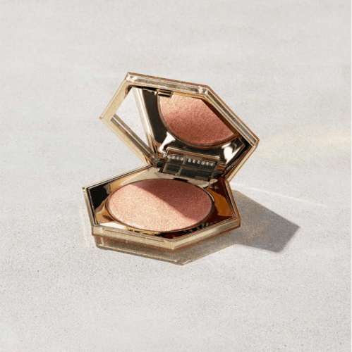 اضاءة هايلايتر بودرة دياموند بومب من فنتي بيوتي -...