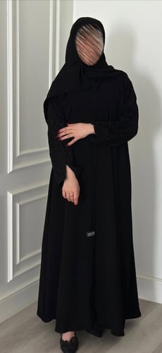 عبايه ملكي كم تطريز اسود