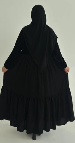 عبايه كسرات مخمل مع ملكي