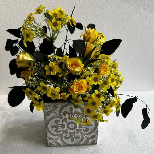 فازة ورد صناعي