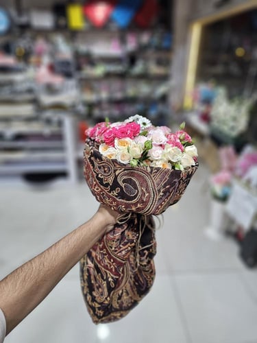 بوكيه الورد المميز بالشال الكشميري