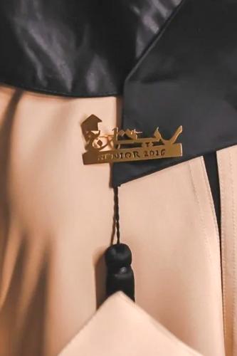 بروش تخرج بالاسم يصمم على الطلب