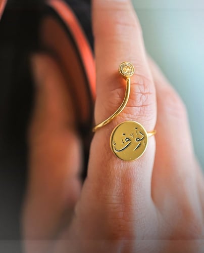 خاتم أنيق مرصع بفص زركون فاخر