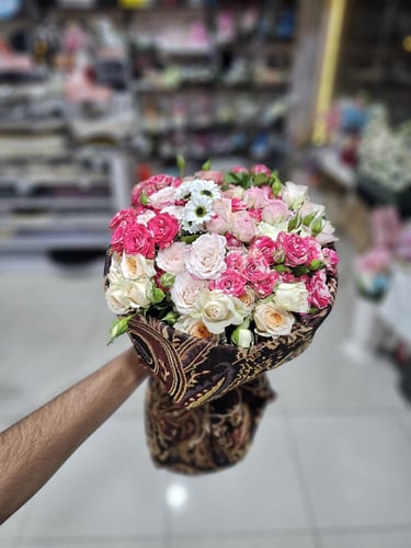 بوكيه الورد المميز بالشال الكشميري