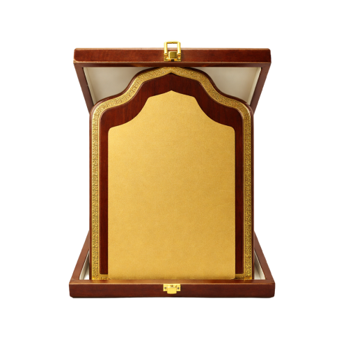 درع تكريمي بإطار ذهبي مزخرف