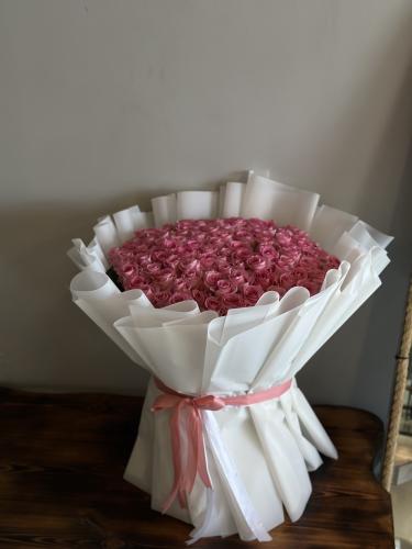 باقة الجوري الوردي العملاقه