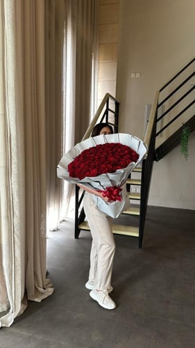 باقة الجوري الاحمر العملاقه