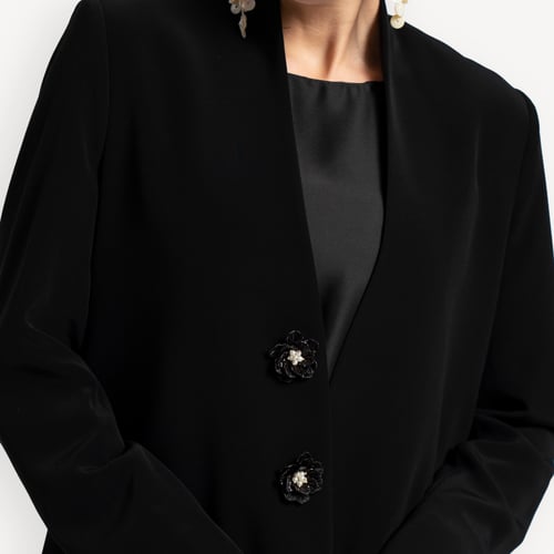 AB0048 – عباية بليزر كريب اكسسوار الورد