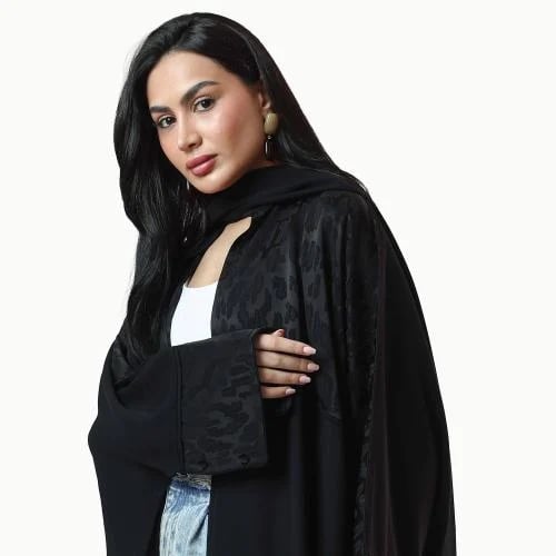 AB0116 – عباية بشت كريب ياباني أسود