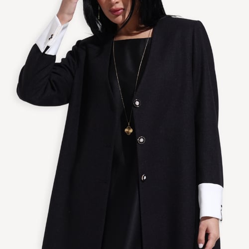 AB0038– عباية بليزر مع كم أبيض