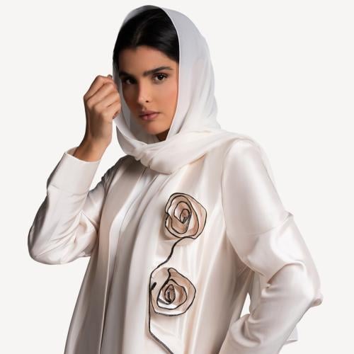 AB0089 - عباية بليزر تفتة مع تفاصيل ورد