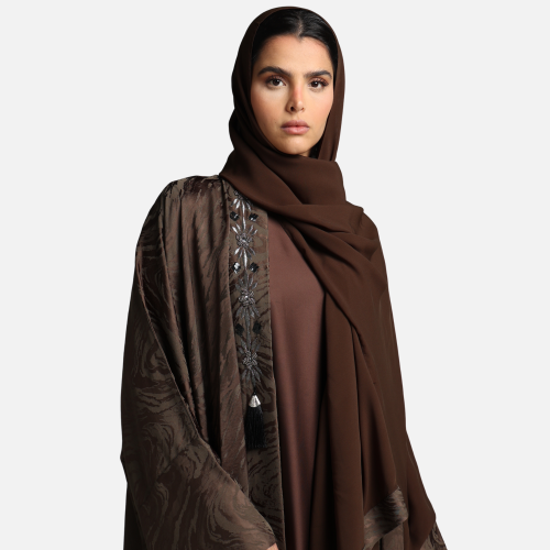 AB0138 – عباية بشت مغسول جاكار بني ميتالك