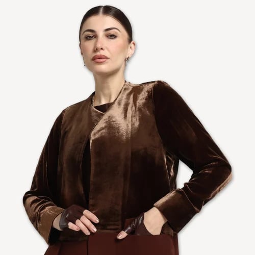 AB0076– عباية بليزر مخمل شوكلت