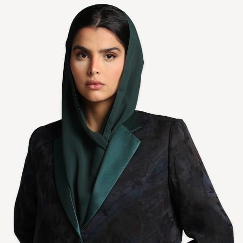 AB0093 - عباية بليزر كريب مطبوع بياقة أخضر