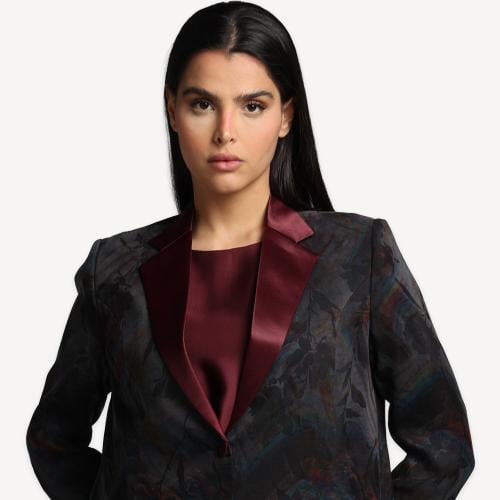 AB0090 - عباية بليزر كريب مطبوع بياقة عنابي
