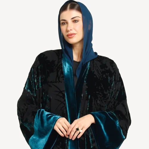 AB0072 – عباية ربع بشت مخمل