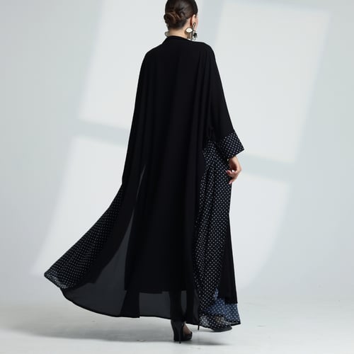 AB0062 – عباية بشت منقطة اسود
